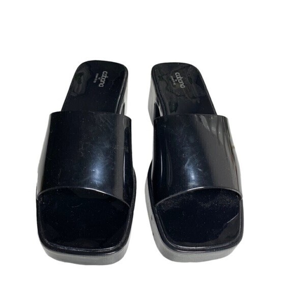 Cabana by Crown & Ivy Black Slip On Block Heel Hyacinth Sandals - Picture 2 of 6